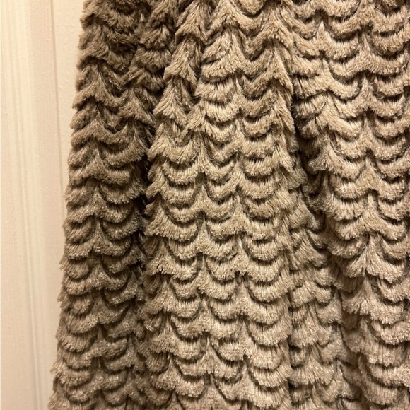 Nicole Miller Textured Tan Blanket EUC!! - Picture 3 of 16